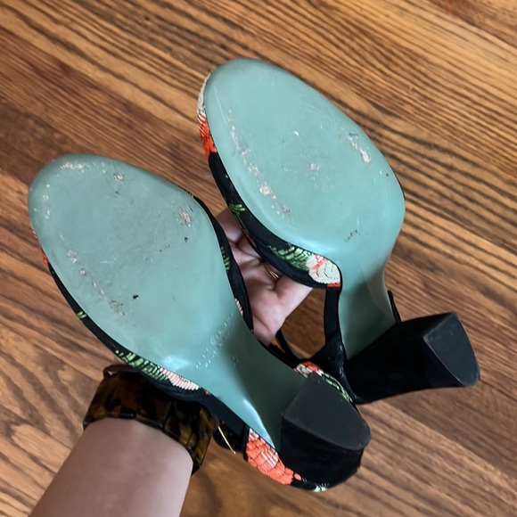 Anthropologie Paola d’Arcano T strap pumps with abstract floral pattern - Picture 4 of 7